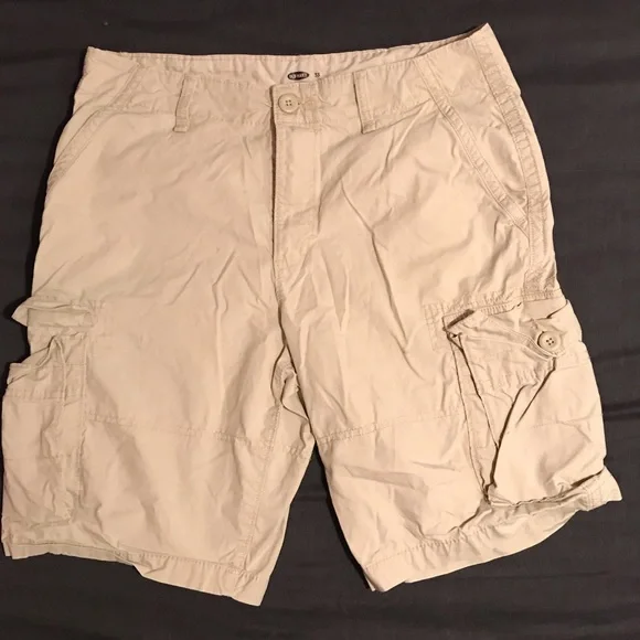 Cream cargo cheap shorts